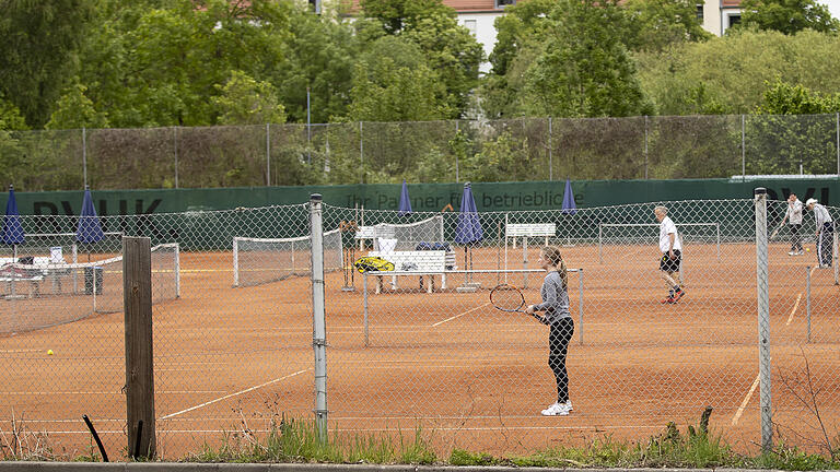 Es geht im Tennis wieder um Spiel, Satz und Sieg - oder einfach nur um die Freude am Sport.