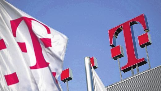 Umstieg oder Ausstieg: Tausende Telefonkunden mit älteren Telekom-Verträgen bekommen in diesen Tagen Post: Sie sollen ihre Verträge umstellen. Reagiert man nicht, droht im schlimmsten Fall die Kündigung.Oliver Berg, dpa