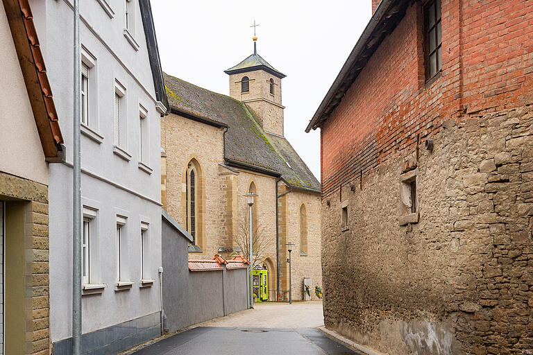 Der Weg führt vorbei an der Sankt Afra Kirche in Maidbronn, in dem auch der bekannte Riemenschneider Altar ist. Der Weg führt vorbei an der Sankt Afra Kirche in Maidbronn, in dem auch der bekannte Riemenschneider Altar ist.