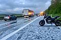 Plötzliche Schnee- und Eisglätte überraschte Autofahrer auf der A7 bei Estenfeld: Die Autobahn war stundenlang gesperrt.