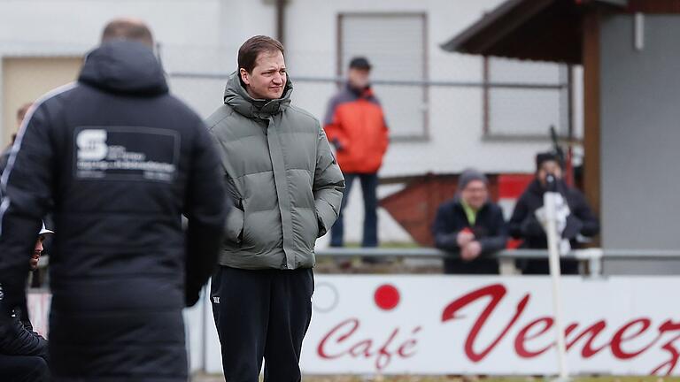 Nichts zu holen gab es für Trainer Markus Köhler und seinen TSV Karlburg am Freitagabend beim Bayernliga-Tabellenführer ATSV Erlangen. Nichts zu holen gab es für Trainer Markus Köhler und seinen TSV Karlburg am Freitagabend beim Bayernliga-Tabellenführer ATSV Erlangen.