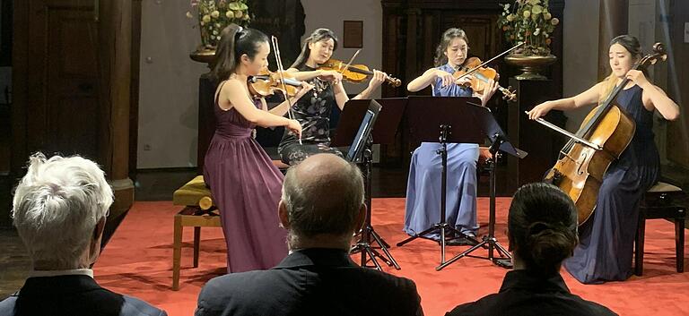 Das aus koreanischen Musikerinnen bestehende Esmé Quartett trat im Rathaus Marktbreit auf.