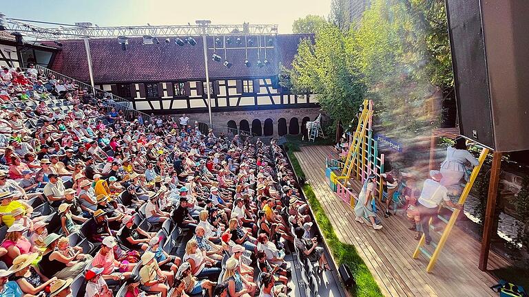 Freilichttheater, nicht nur für Kinder: die Kreuzgangspiele in Feuchtwangen feiern 75-jähriges Jubiläum.