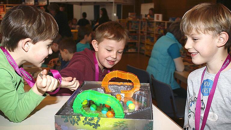 Strahlende Gesichter schon kurz nach der Eröffnung. Etwa 120 Kindergarten- und Schulkinder genossen das tolle Angebot.