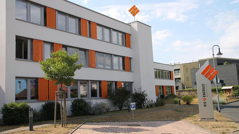Die Stadt Karlstadt einigte sich zusammen mit der Energieversorgung Lohr-Karlstadt (Die Energie) auf eine neue Strategie für den künftigen Stromeinkauf. Die Stadt Karlstadt einigte sich zusammen mit der Energieversorgung Lohr-Karlstadt (Die Energie) auf eine neue Strategie für den künftigen Stromeinkauf.