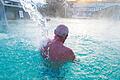 Ein Kurgast in der Europatherme im bayerischen Bad Füssing. Foto: Armin Weigel/Symbol       -  Ein Besuch in der Therme ist als Freizeitaktivität hierzulande sehr beliebt.