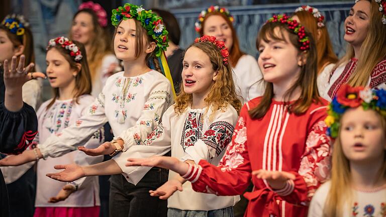 Musikalische Darbietung vom ukrainischen Verein 'Mrija' beim Neujahrsempfang der Stadt Würzburg am Sonntag im Rathaus. Musikalische Darbietung vom ukrainischen Verein 'Mrija' beim Neujahrsempfang der Stadt Würzburg am Sonntag im Rathaus.