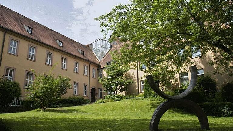 Das Tagungszentrum Schmerlenbach (Lkr. Aschaffenburg):&nbsp; Das Bistum Würzburg gibt die Trägerschaft ab. Die Zukunft des Hauses ist ungewiss. Vielleicht wird es ein Hotel.