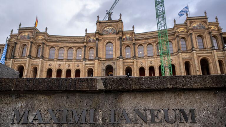 Bayerischer Landtag       -  Bayerns Kunstminister Markus Blume (CSU) hat sich für Versäumnisse Bayerns beim Umgang mit NS-Raubkunst entschuldigt. (Archivfoto)
