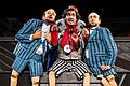 Was tun? Der Stadthauptmann Anton Antonowitsch und die Gutsbesitzer Bobtschinski und Dobtschinski fürchten um ihre Pfründe (v.l. Vivian Frey, Miguel Abrantes Ostrowski und Jan Wenglarz).