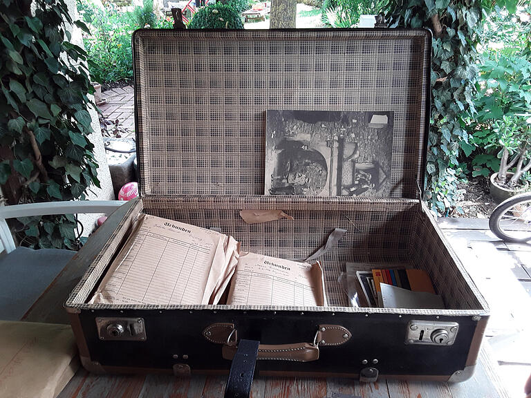 Was liegt im alten Koffer von Opa oder Oma? Am Lehrstuhl für Europäische Ethnologie der Uni Würzburg hilft ein Team beim Lesen und Ergründen von schriftlichen Hinterlassenschaften weiter. Was liegt im alten Koffer von Opa oder Oma? Am Lehrstuhl für Europäische Ethnologie der Uni Würzburg hilft ein Team beim Lesen und Ergründen von schriftlichen Hinterlassenschaften weiter.