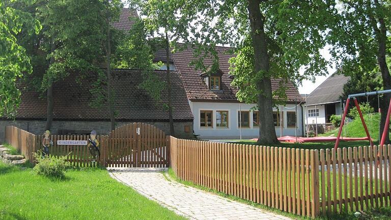 Der Kindergarten in Auernhofen wird aktuell erweitert, die Arbeiten gehen gut voran.