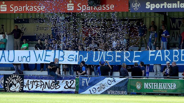 Fußball, Bayernliga, Würzburger FV - SC Eltersdorf       -  Die drohende Insolvenz dürfte ein Schock für die treuen WFV-Fans sein.