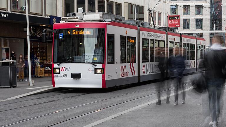 Lassen mehr Leute ihr Auto stehen, wenn die Straßenbahn im Sommer klimatisiert ist? Das diskutierte der Mobilitätsausschuss der Stadt am Dienstag.