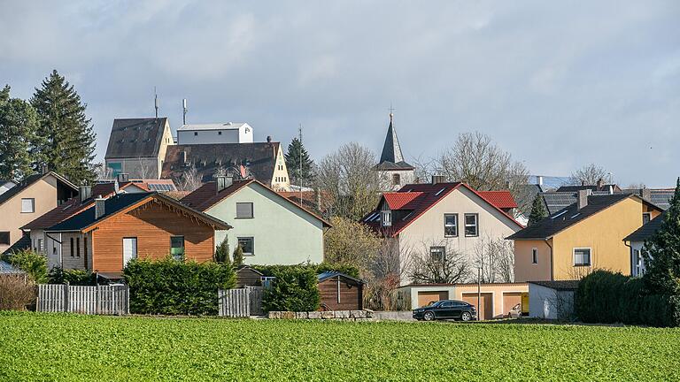 Geroldshausen liegt im Speckgürtel von Würzburg. Mit dem Ortsteil Moos zählt die Gemeinde rund 1300 Einwohner, Tendenz stark steigend.