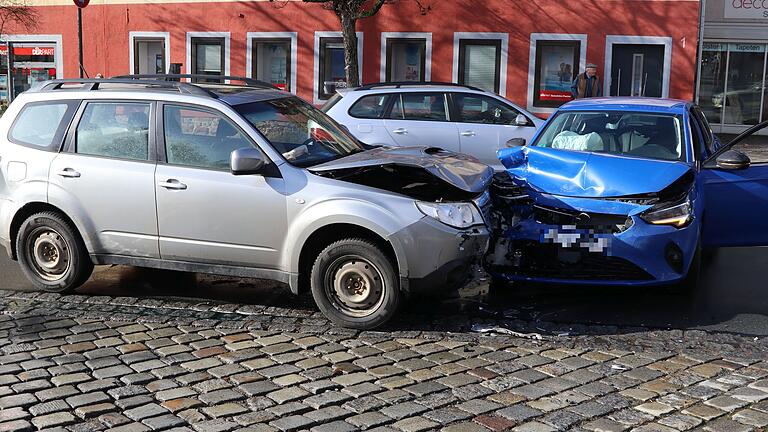 Autounfall auf der B8/Ortsdurchfahrt in Marktheidenfeld am 28. Januar.