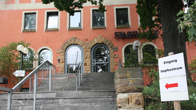 Die Impfstelle in der Stadthalle in Gerolzhofen ist seit Ende August vorübergehend geschlossen. Deshalb kann dort ab September wieder der Stadtrat tagen. Die Impfstelle in der Stadthalle in Gerolzhofen ist seit Ende August vorübergehend geschlossen. Deshalb kann dort ab September wieder der Stadtrat tagen.