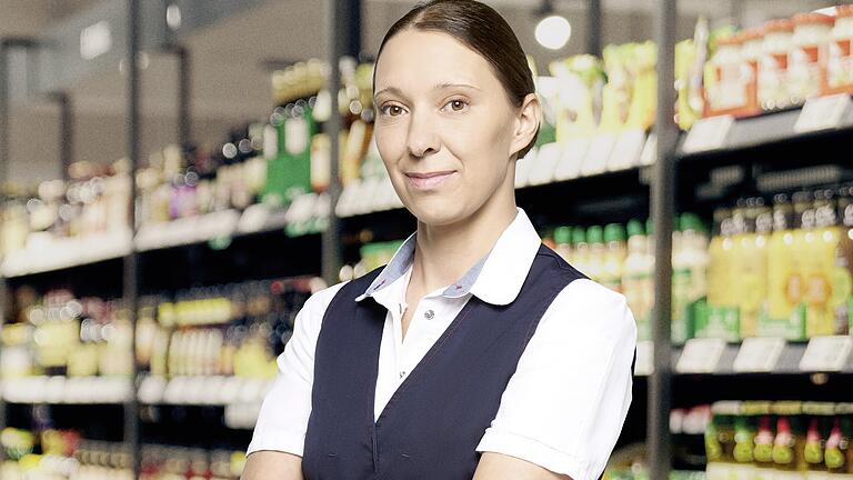 Yvonne Wahler leitet den neuen REWE in Bad Königshofen und baut derzeit ihr Team auf. Am 30.6. öffnet der Lebensmittelmarkt erstmals und präsentiert seine modernen Räumlichkeiten.