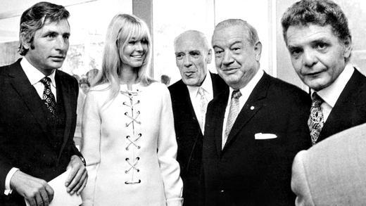 Letzter Besuch: Zur 75-Jahr-Feier von Fichtel & Sachs im Jahr 1970 besuchte Gunter Sachs (links) letztmals seine Geburtsstadt Schweinfurt. Neben ihm seine Frau Miriam, Aufsichtsratsvorsitzender Senator Ernst Falkenstein, der damalige bayerische Ministerpräsident Alfons Goppel und Sachs' Bruder Ernst Wilhelm Sachs.