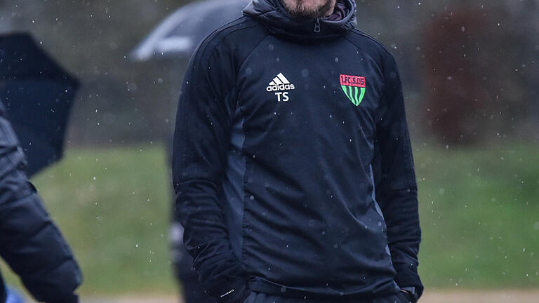 Vorerst nicht zum gemeinsamen Kleingruppen-Training ruft FC 05-Trainer Tobias Strobl. Vorerst nicht zum gemeinsamen Kleingruppen-Training ruft FC 05-Trainer Tobias Strobl.