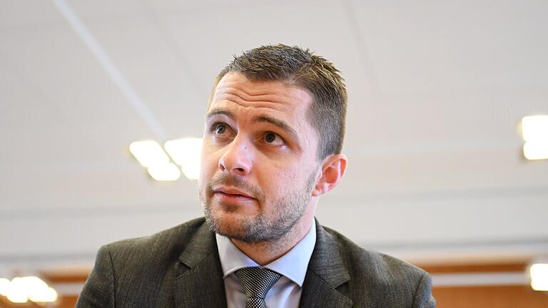 Bundesverfassungsgericht zu Polizeikosten bei Fußball-Risikospiel       -  Die DFL begleitet die Beschwerde der European Leagues gegen die FIFA - und will vermitteln.