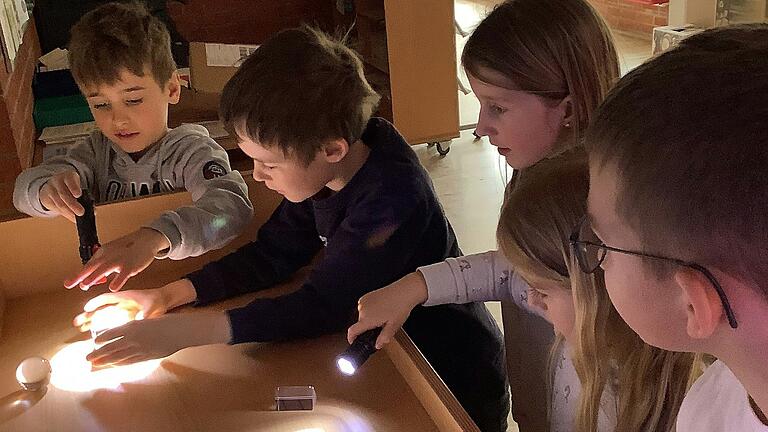 Schülerinnen und Schüler der Klasse 2b.