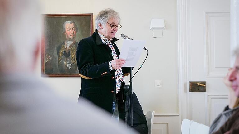 Schauspieler und Sprecher Rainer Appel las zur Eröffnung der Winterlese ein Stück von Marie von Ebner-Eschenbach über das Wunder des Lesens: 'Kleine, schwarze Zeichen auf hellem Grund. Du siehst sie an und sie verwandeln sich in klingende Worte, die erzählen, schildern, belehren.'