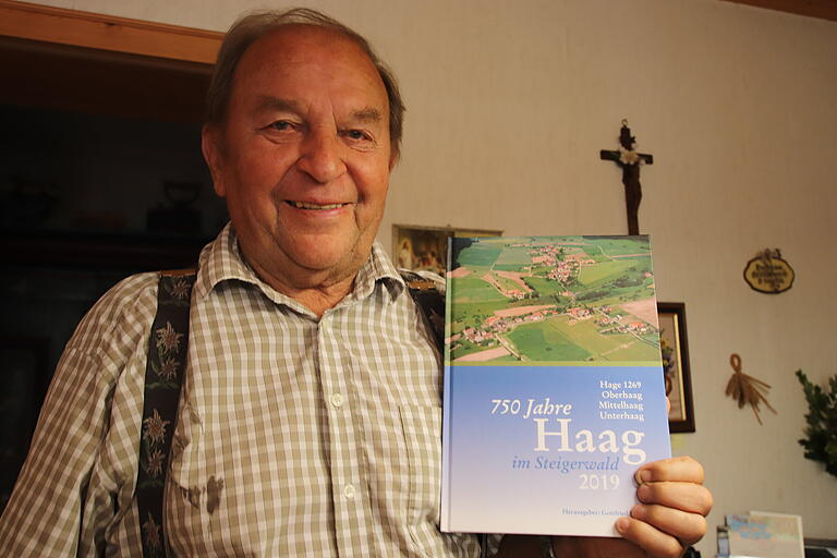 Rudolf Schaller, ehemaliger Geiselwinder Bürgermeister, hat die Freizeit-Land-Eröffnung 1969 miterlebt. Über die Geschichte seines Heimatortes, den Geiselwinder Ortsteil Haag, hat er gerade ein Buch veröffentlicht.