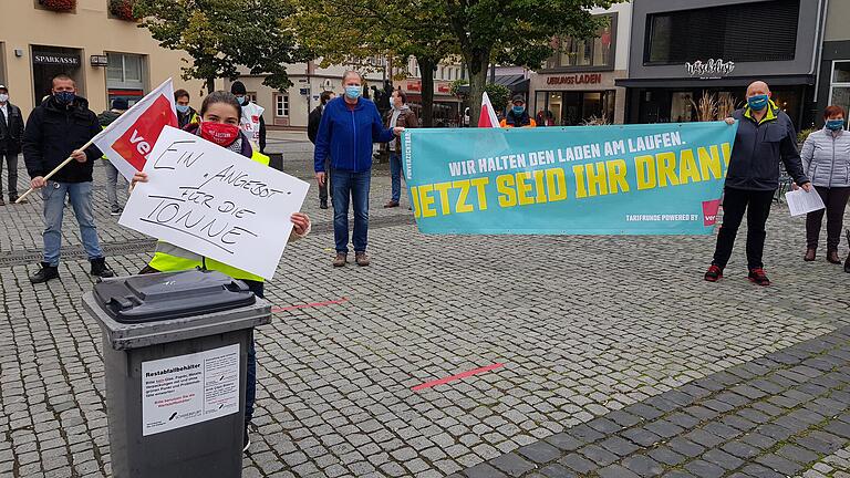 Verdi streikte am Montag für die Interessen seiner Mitglieder, auch am Marktplatz in Schweinfurt.