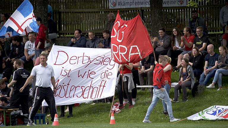 Bei dieser Unterstützung konnte für die SG Unterweißenbrunn/Frankenheim im Stadtderby in Bischofsheim ja fast nichts schief gehen.