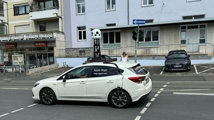 Am Freitagmittag wurde das Kamera-Auto von Apple in der Matterstockstraße in Würzburg -Grombühl gesichtet.