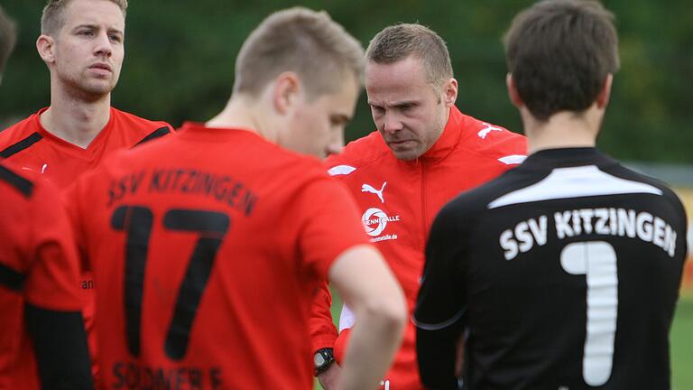 Carsten Lanik (Zweiter von rechts), hier als Trainer des SSV Kitzingen, wird Trainer in Retzbach.