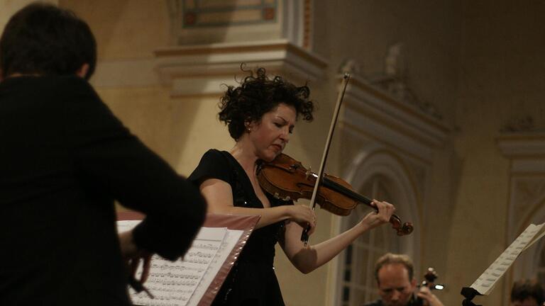 Sarah Christian brillierte als Solistin an der Violine beim Sommerkonzert des Bayerischen Kammerorchesters.  Foto: Steffen Standke       -  Sarah Christian brillierte als Solistin an der Violine beim Sommerkonzert des Bayerischen Kammerorchesters.  Foto: Steffen Standke