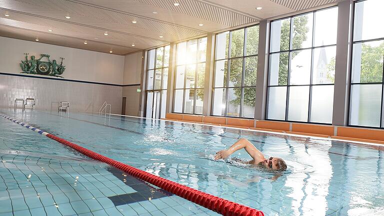 Laut der WVV soll das Schwimmbad Sandermare im Würzburger Stadtteil Sanderau seine Türen Ende 2024 wieder öffnen. Laut der WVV soll das Schwimmbad Sandermare im Würzburger Stadtteil Sanderau seine Türen Ende 2024 wieder öffnen.