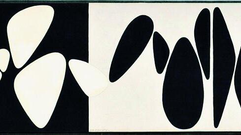 Vom Wasser geschliffene Kieselsteine inspirierten Victor Vasarely zu seinem Bild „Belle Isle Meaux 1“, das im Würzburger Kulturspeicher ausgestellt ist. Die weißen ellipsenförmigen Objekte scheinen vor dem schwarzen Bildgrund zu schweben und ragen zudem aus ihm heraus heraus. So erzeugt der Künstler laut Museumsdirektorin Marlene Lauter einen räumlichen Effekt. Vom Wasser geschliffene Kieselsteine inspirierten Victor Vasarely zu seinem Bild „Belle Isle Meaux 1“, das im Würzburger Kulturspeicher ausgestellt ist. Die weißen ellipsenförmigen Objekte scheinen vor dem schwarzen Bildgrund zu schweben und ragen zudem aus ihm heraus heraus. So erzeugt der Künstler laut Museumsdirektorin Marlene Lauter einen räumlichen Effekt.