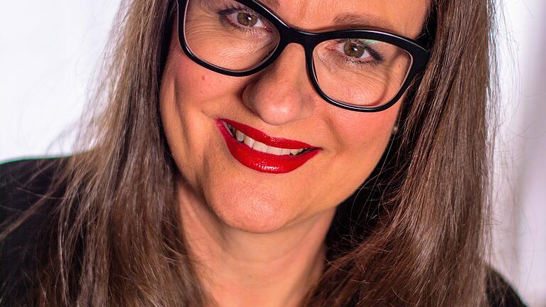 Silvia Kirchhof, die Gründerin und Leiterin des Kleinen Stadttheaters Gerolzhofen. Silvia Kirchhof, die Gründerin und Leiterin des Kleinen Stadttheaters Gerolzhofen.