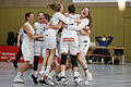 Ausgelassen jubelten die Spielerinnen der Sharks nach ihrem Sieg gegen die Falcons Bad Homburg im Hinspiel. An diesem Samstag treten die Würzburgerinnen zum Spitzenspiel der 2. Bundesliga Süd in Bad Homburg an.