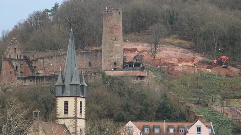Auf der Scherenburg rollen die Bagger: Die Erdarbeiten für den Wendeplatz der neuen Spielstätte sind bereits vorangeschritten. Auf der Scherenburg rollen die Bagger: Die Erdarbeiten für den Wendeplatz der neuen Spielstätte sind bereits vorangeschritten.