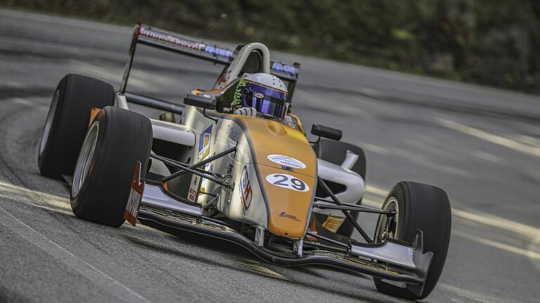 Georg Lang in seinem Formel Renault Evo: Lang ist&nbsp;aktueller deutscher Vizemeister im Bergrennen und nahm im Oktober 2021 an den&nbsp;FIA Hillclimb Masters in Portugal teil.