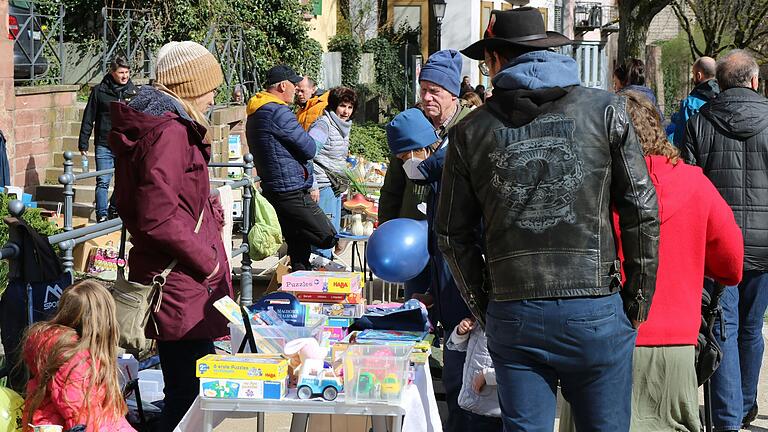 Auch einen Flohmarkt wird es beim 42. Lohrer Frühlingsfest geben. (Symbolbild) Auch einen Flohmarkt wird es beim 42. Lohrer Frühlingsfest geben. (Symbolbild)