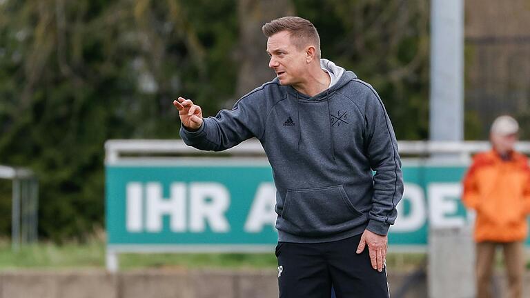 Abstieg trotz eines Sieges über den Meister am letzten Spieltag: Trainer Dirk Pschiebl und sein FV Helmstadt müssen nach nur einem Jahr wieder verlassen. Abstieg trotz eines Sieges über den Meister am letzten Spieltag: Trainer Dirk Pschiebl und sein FV Helmstadt müssen nach nur einem Jahr wieder verlassen.