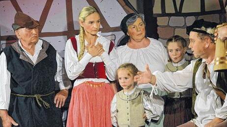 Generationenübergreifendes Projekt: vom Rentner über den Diakon bis hin zum Schulkind – die Schauspieltruppe ist bunt gemischt. Generationenübergreifendes Projekt: vom Rentner über den Diakon bis hin zum Schulkind – die Schauspieltruppe ist bunt gemischt.