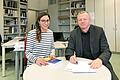 Alexandra Schönleber zusammen mit dem Betreuer der Arbeit, Professor Christoph Bördlein.