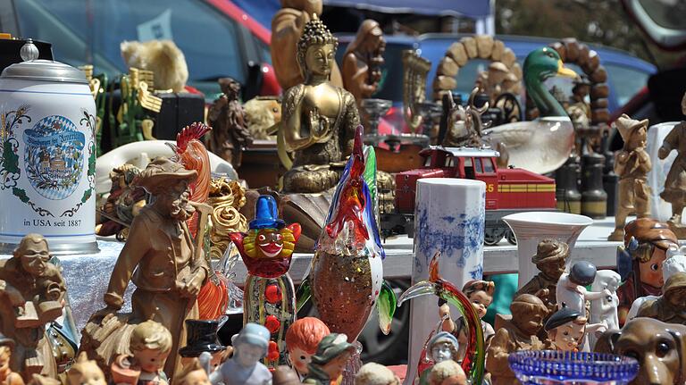 Beim Flohmarkt lassen sich immer wieder alte Schätze bergen (Symbolfoto). Beim Flohmarkt lassen sich immer wieder alte Schätze bergen (Symbolfoto).