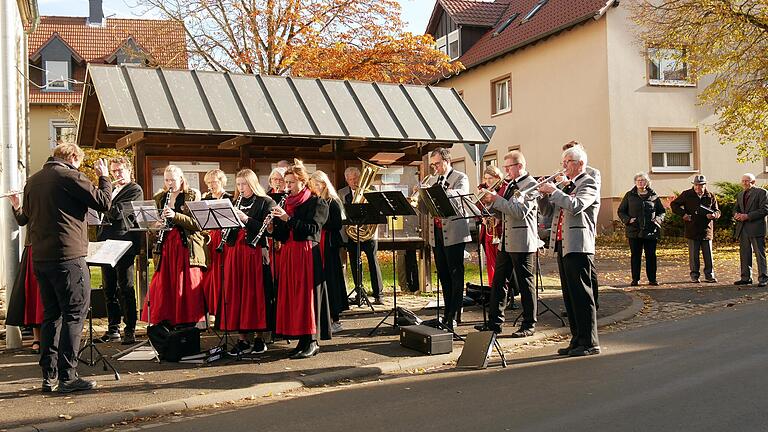 Die Musikkapelle Hausen spielte beim Patrozinium St. Wolfgang in Hausen. Die Musikkapelle Hausen spielte beim Patrozinium St. Wolfgang in Hausen.