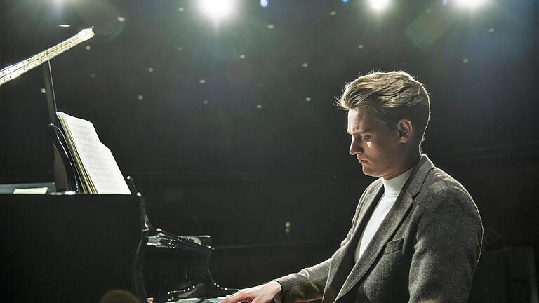 Pianist Maximilian Schairer (24) spielt am 16. April in Bad Kissingen ein Premierenkonzert. - Pianist Maximilian Schairer (24) spielt am 16. April in Bad Kissingen ein Premierenkonzert. Pianist Maximilian Schairer (24) spielt am 16. April in Bad Kissingen ein Premierenkonzert. - Pianist Maximilian Schairer (24) spielt am 16. April in Bad Kissingen ein Premierenkonzert.