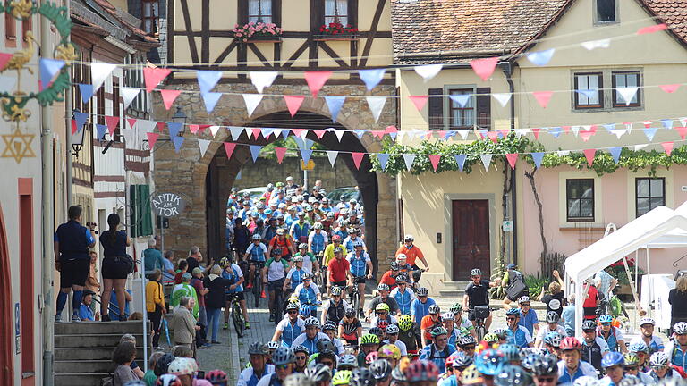 Die BR-Radltour machte auf der letzten Etappe Mittagspause in Prichsenstadt.