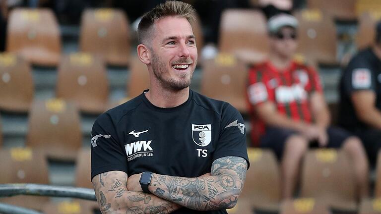 Hat gut lachen: U-23-Coach Tobias Strobl übernimmt interimsweise das Traineramt in der Bundesliga-Mannschaft des FC Augsburg. Bis April 2022 war er Trainer des FC 05 Schweinfurt. Hat gut lachen: U-23-Coach Tobias Strobl übernimmt interimsweise das Traineramt in der Bundesliga-Mannschaft des FC Augsburg. Bis April 2022 war er Trainer des FC 05 Schweinfurt.