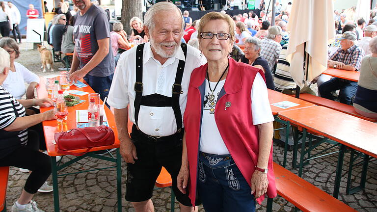 Stadtfest Münnerstadt 2024 - Zünftig, dieses Pärchen! Stadtfest Münnerstadt 2024 - Zünftig, dieses Pärchen!