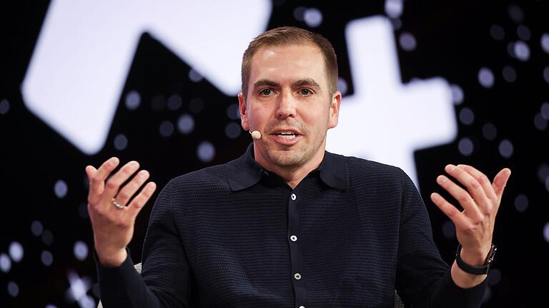 Philipp Lahm       -  Philipp Lahm macht sich für Schiedsrichter stark.